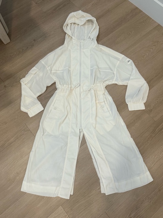 ALO Yoga Tops - ALO Yoga Cream Hooded lightweight long summer jacket